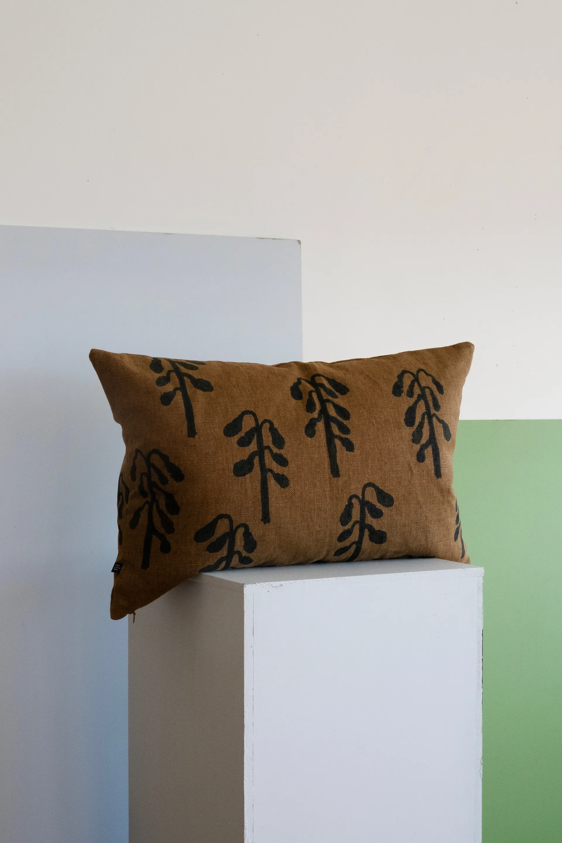 Funda de cojín Weeping birch 38x58 cm, Brown Fine Little Day