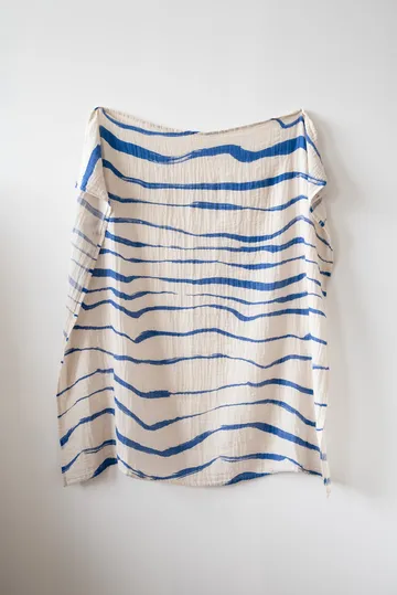 Manta de muselina Våg 120x120 cm - Blue - Fine Little Day