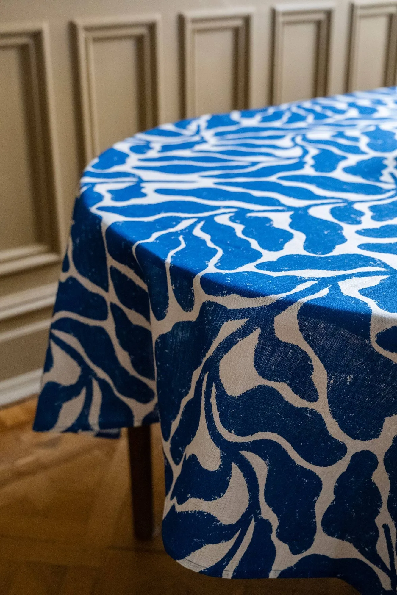 Mantel Leaves, Blanco-azul, 147x250 cm Fine Little Day