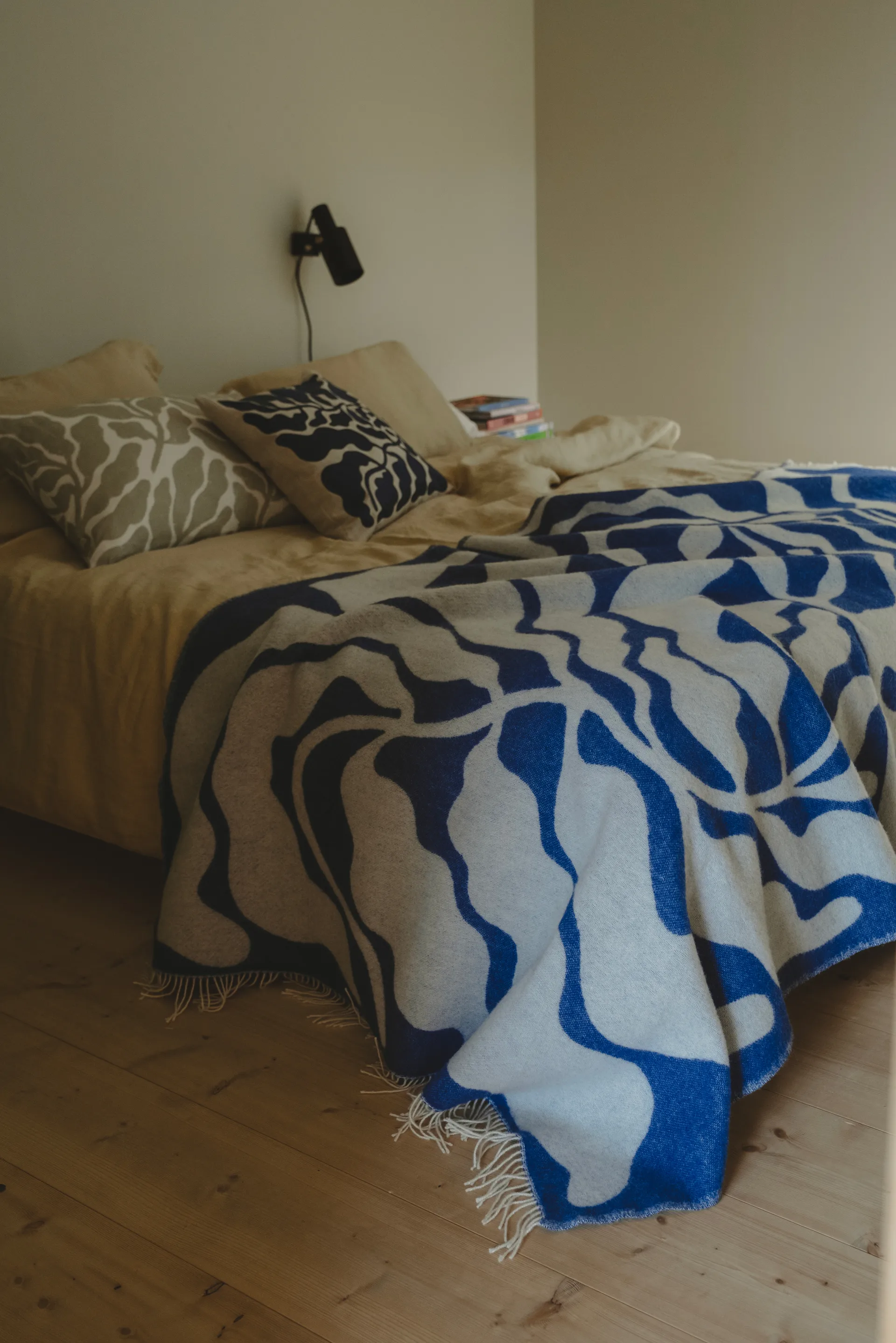 Plaid Leaves 130x220 cm, Blue-white Fine Little Day