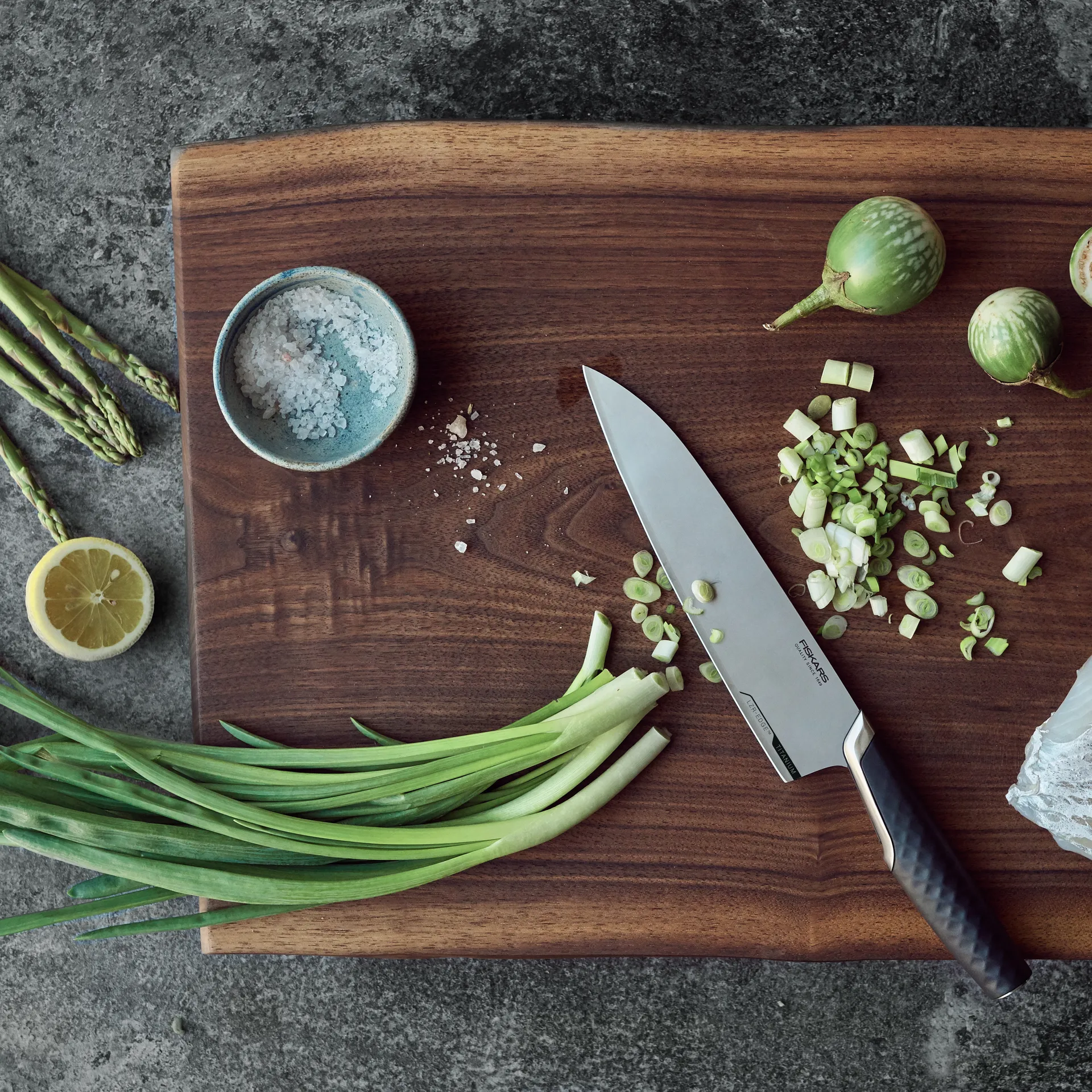 Cuchillo de chef Titanium 20 cm, negro Fiskars