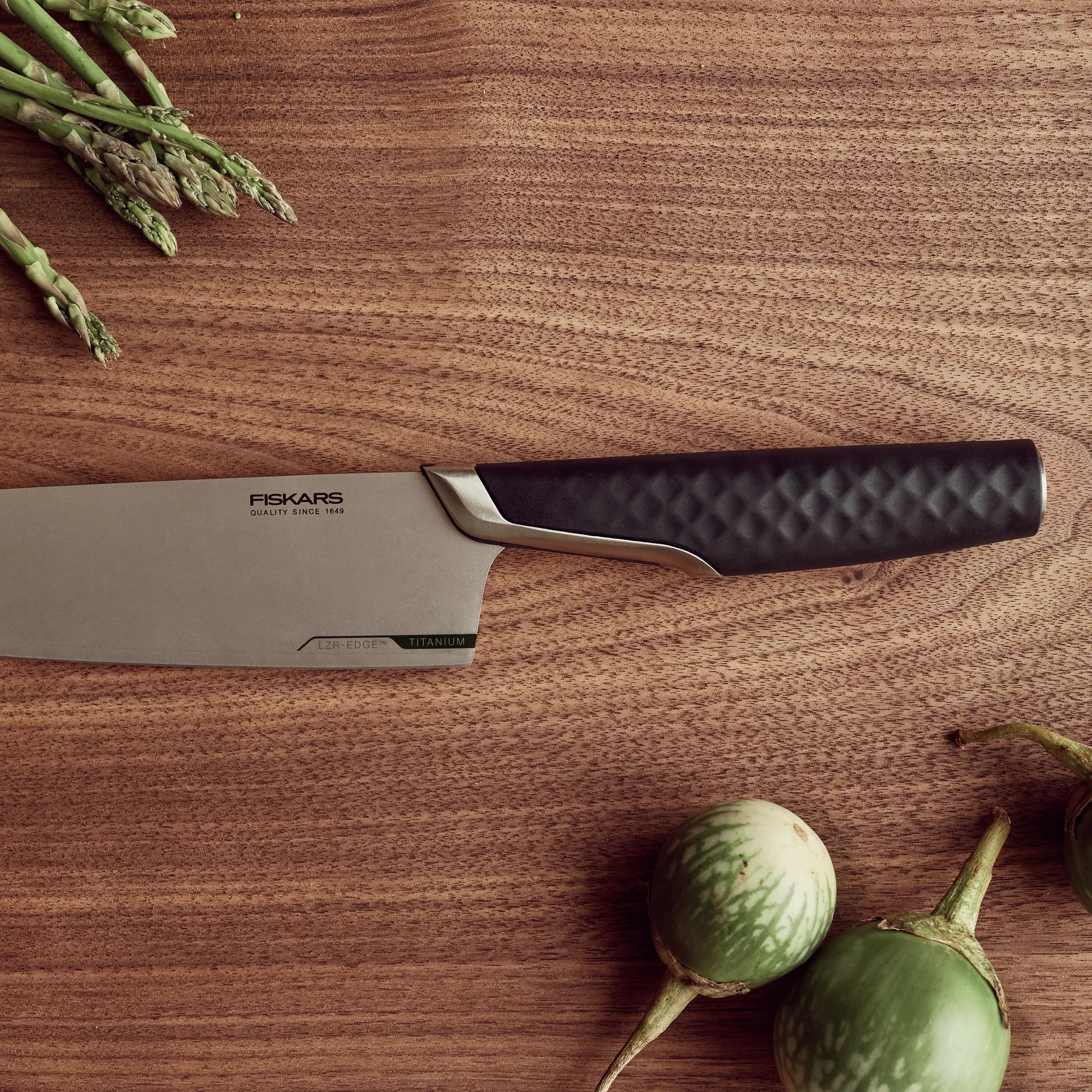 Cuchillo de chef Titanium 20 cm, negro Fiskars