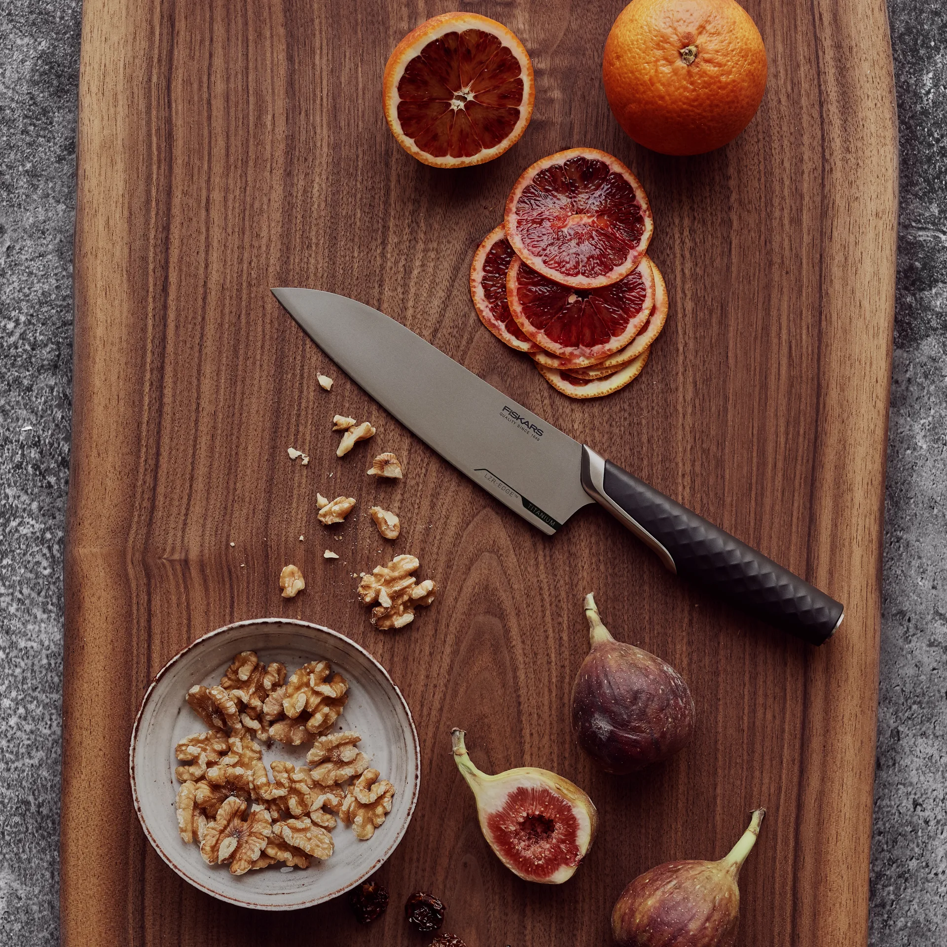 Cuchillo de verduras Titanium 10 cm, negro Fiskars