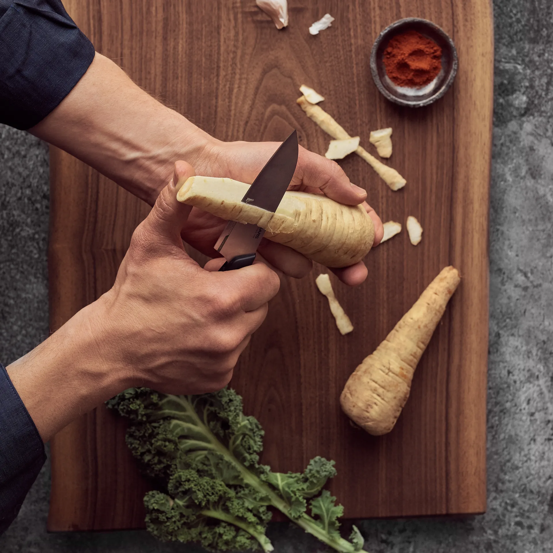 Cuchillo de verduras Titanium 10 cm, negro Fiskars