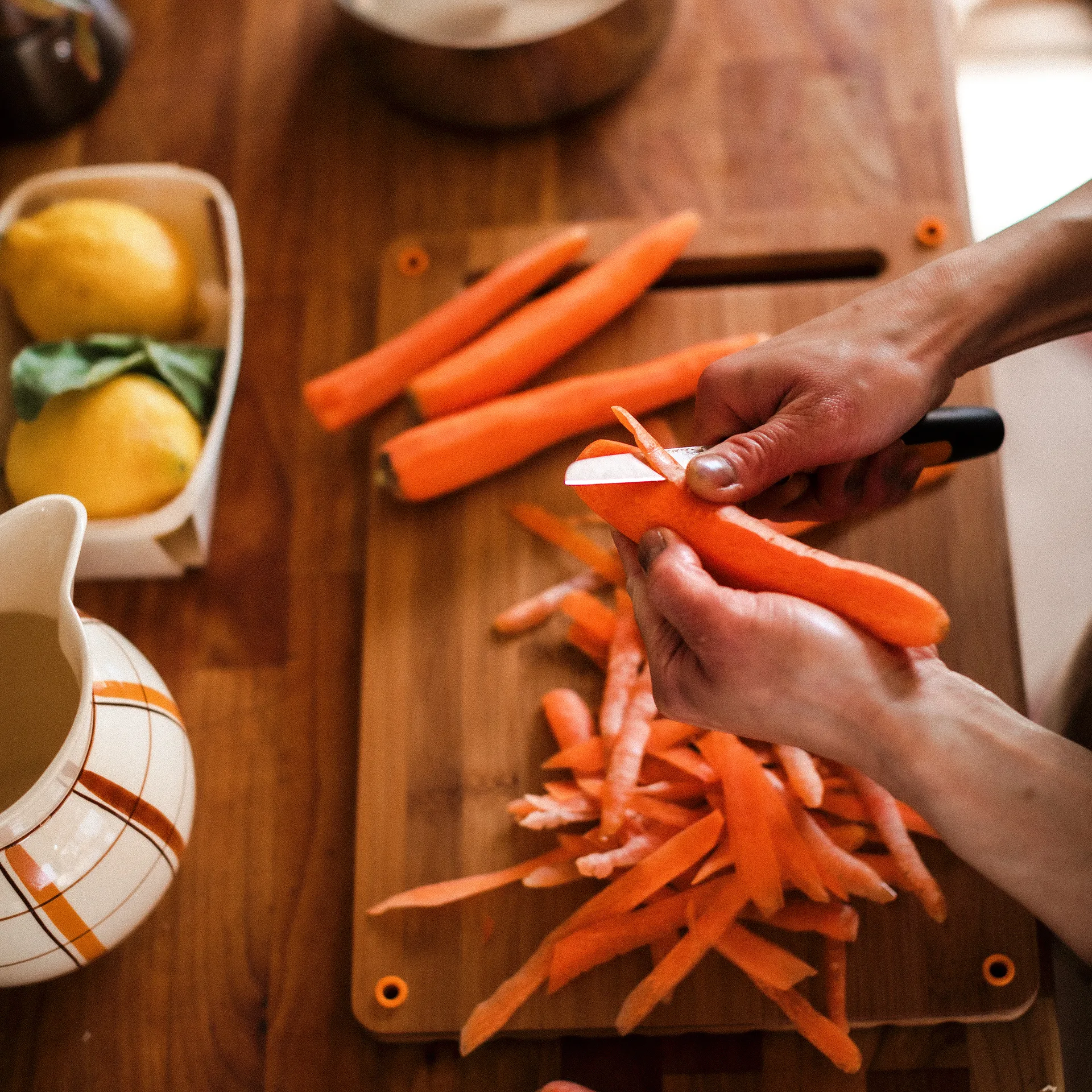 Cuchillo pelador Functional Form, 8 cm Fiskars