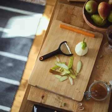 Pelador Functional Form - negro, pelador de verduras en Y - Fiskars