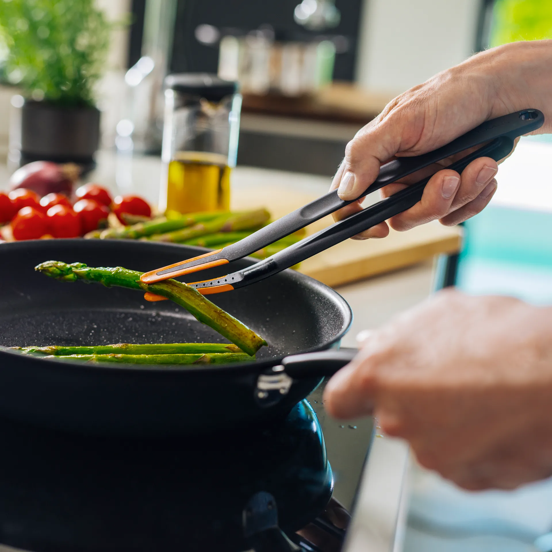 Pinzas Functional Form 28,7 cm, negro Fiskars