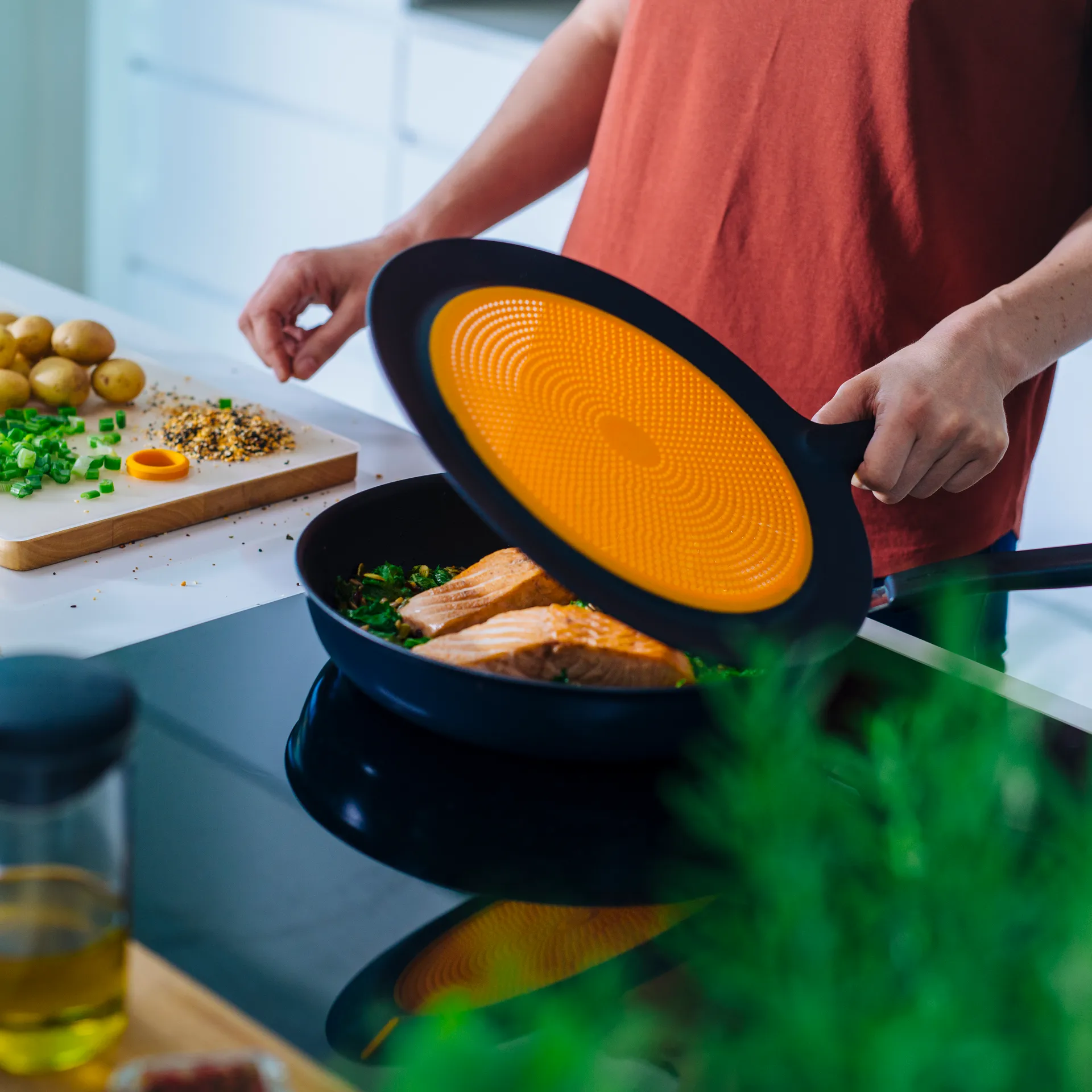 Tapa antisalpicaduras silicona Functional Form, negro Fiskars