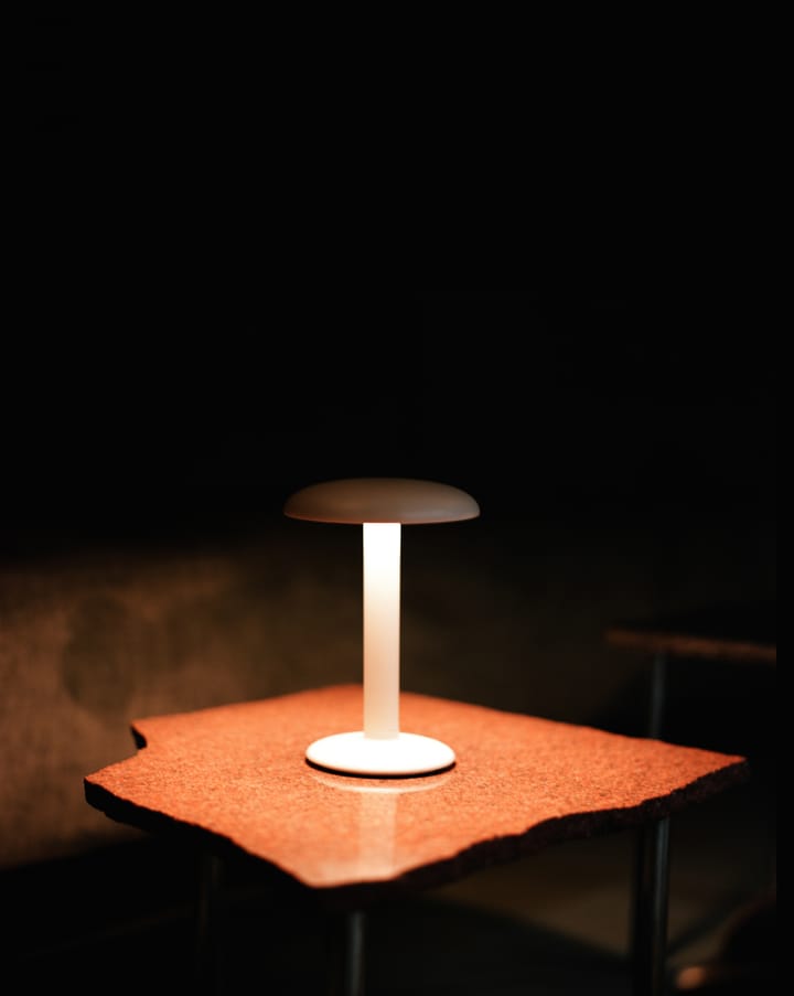 Lámpara de mesa portátil Gustave Residential, Matte white Flos