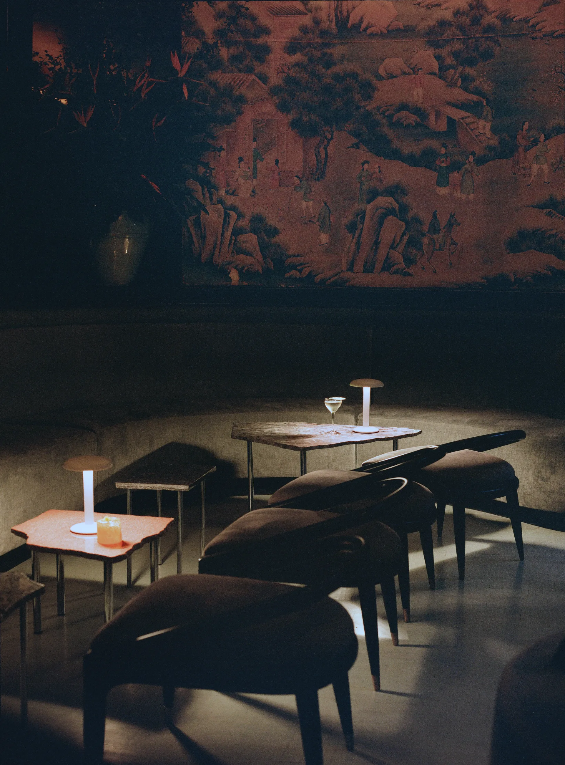 Lámpara de mesa portátil Gustave Residential, Matte white Flos