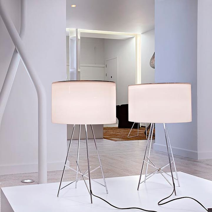 Lámpara de mesa Ray T, Negro/cromado Flos