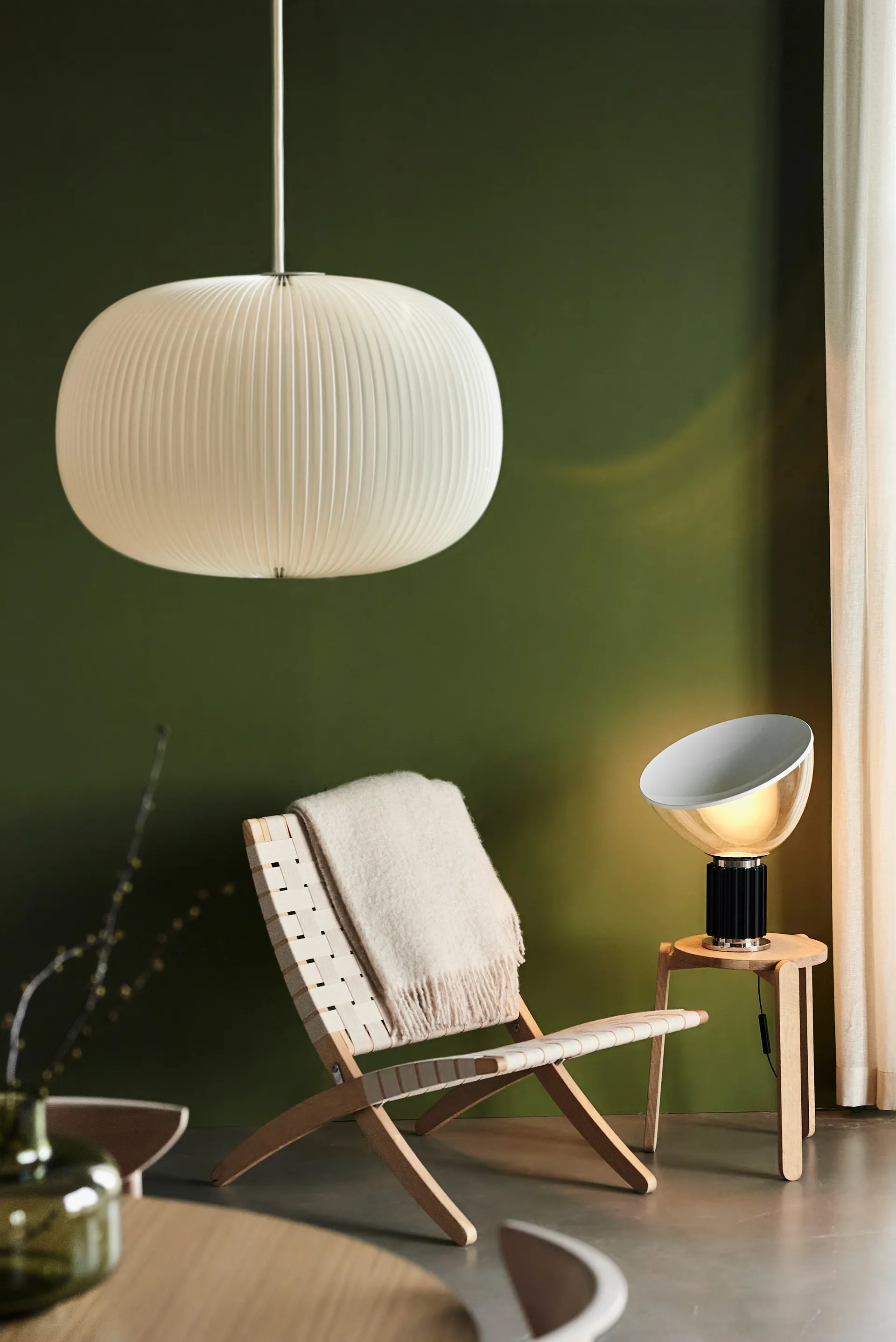 Lámpara de mesa Taccia Small LED 48,5 cm, Negro, cúpula de cristal Flos