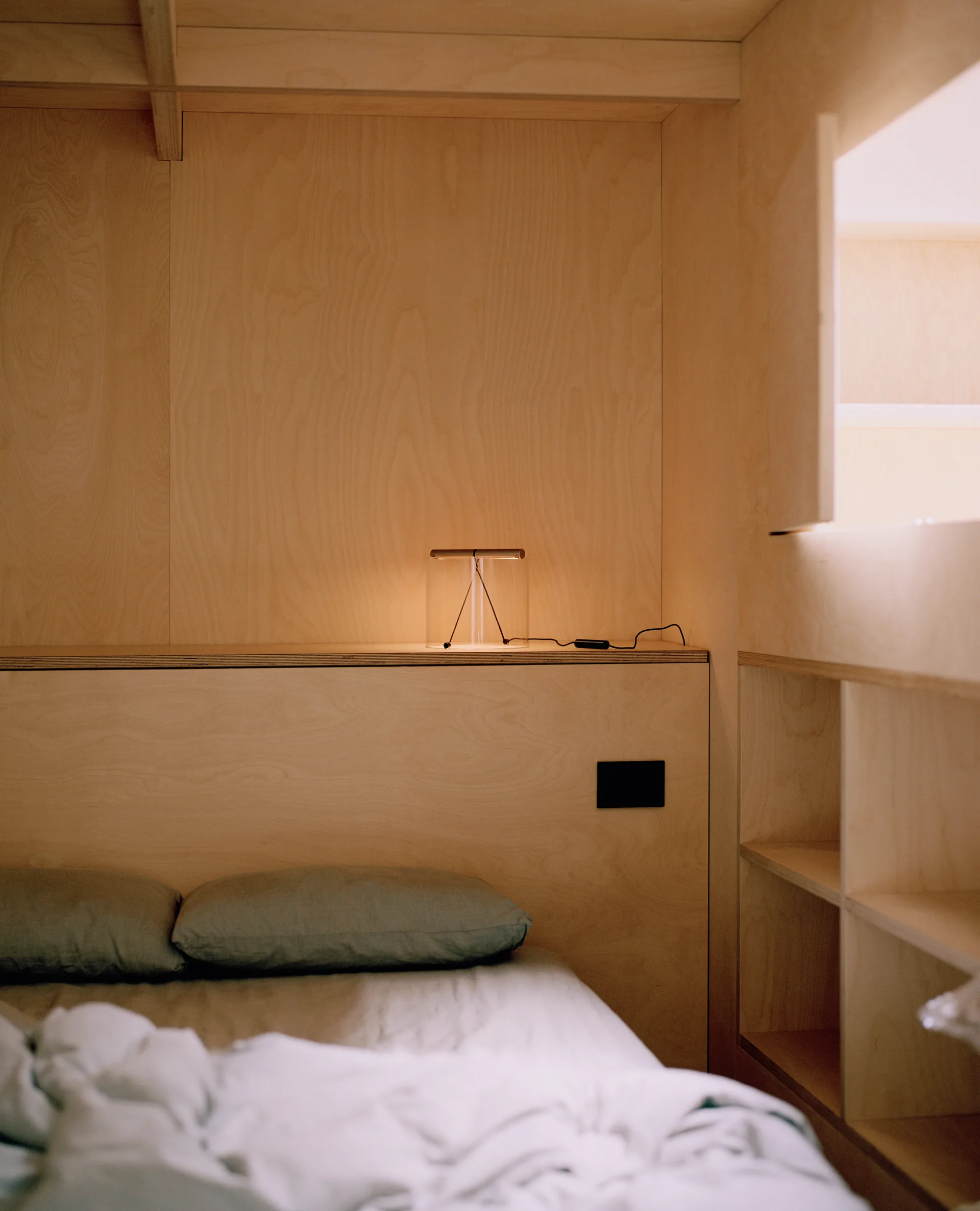 Lámpara de mesa To-Tie T1, Aluminio anodizado Flos