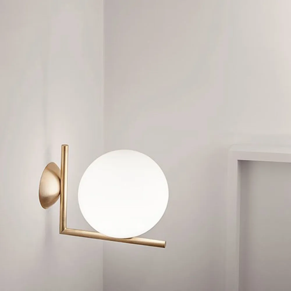 Lámpara de pared IC lights C/W2, Latón pulido, opal Flos