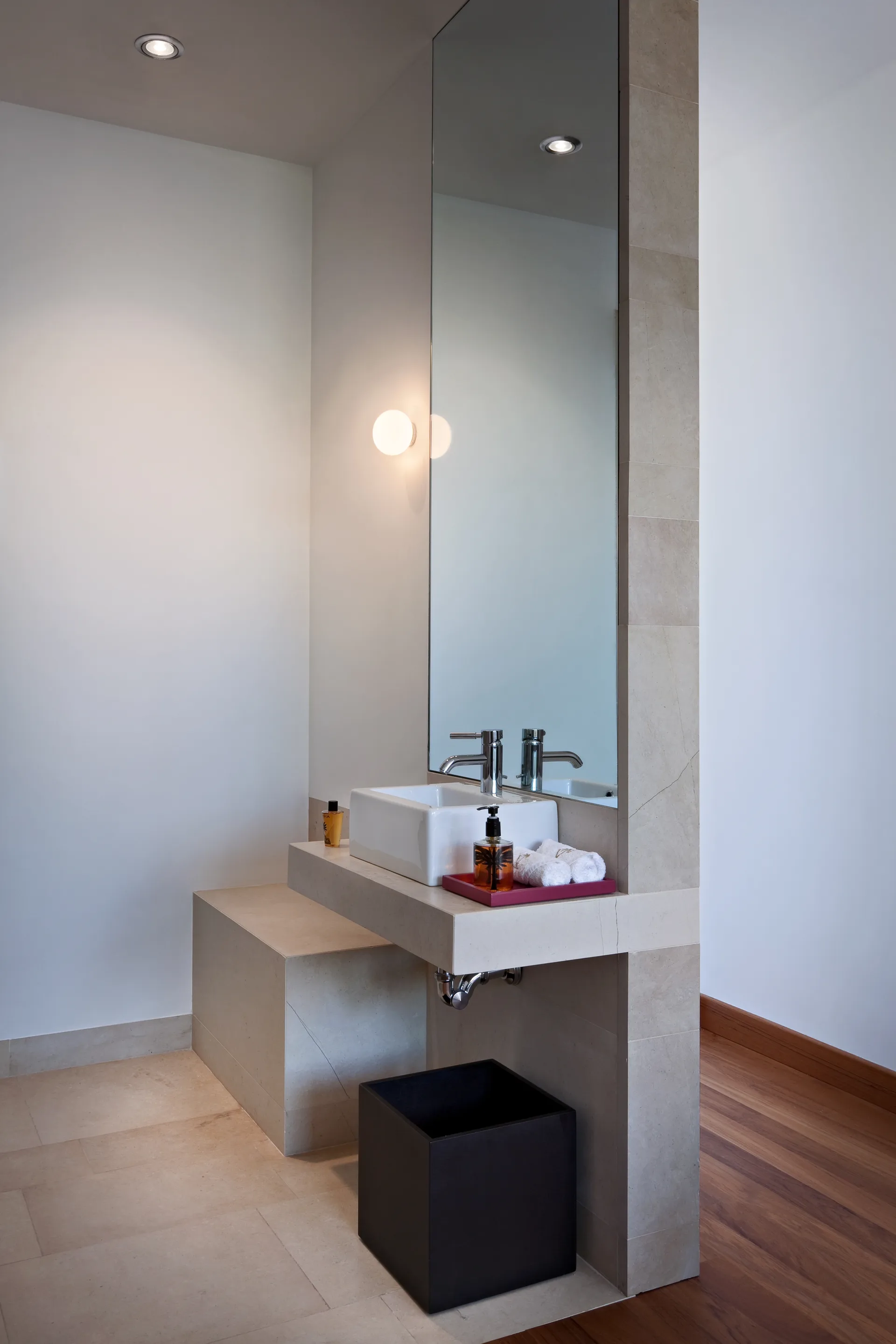 Lámpara de pared y techo Mini Glo-Ball CW de montaje en espejo, Blanco Flos