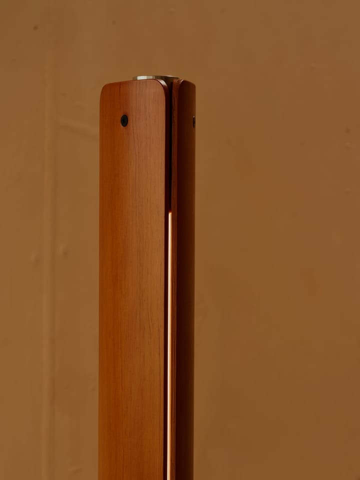 Lámpara de suelo Seki-han, 226 cm, Heat treatened ash-black metal Flos