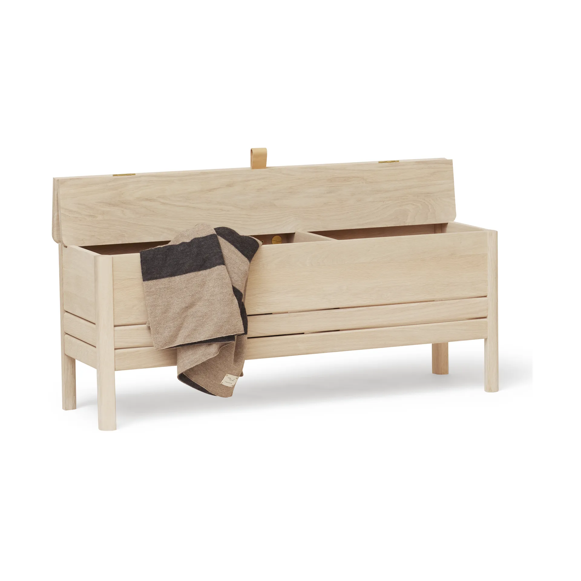 Banco con almacenamiento A Line 111 cm, Roble blanco Form & Refine