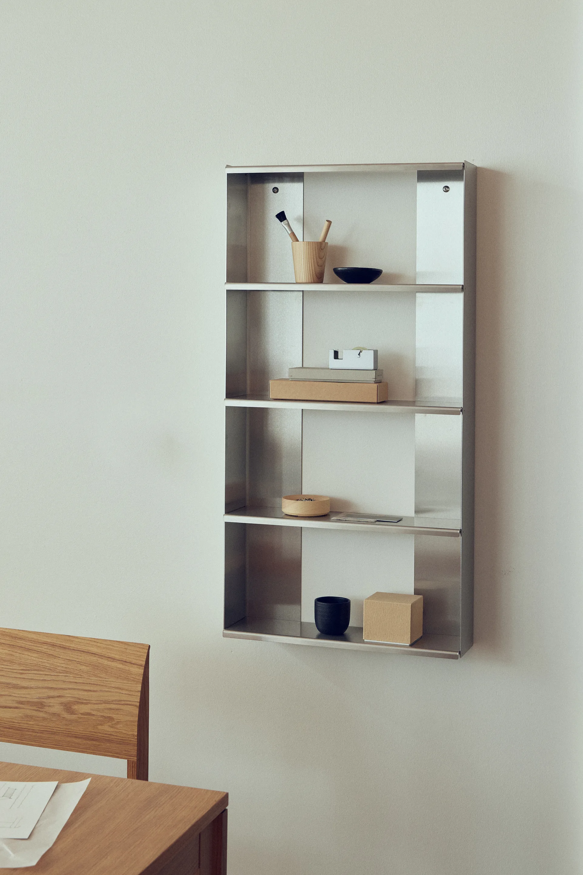 Estante de pared Taper, Acero inoxidable, 50x98 cm Form & Refine
