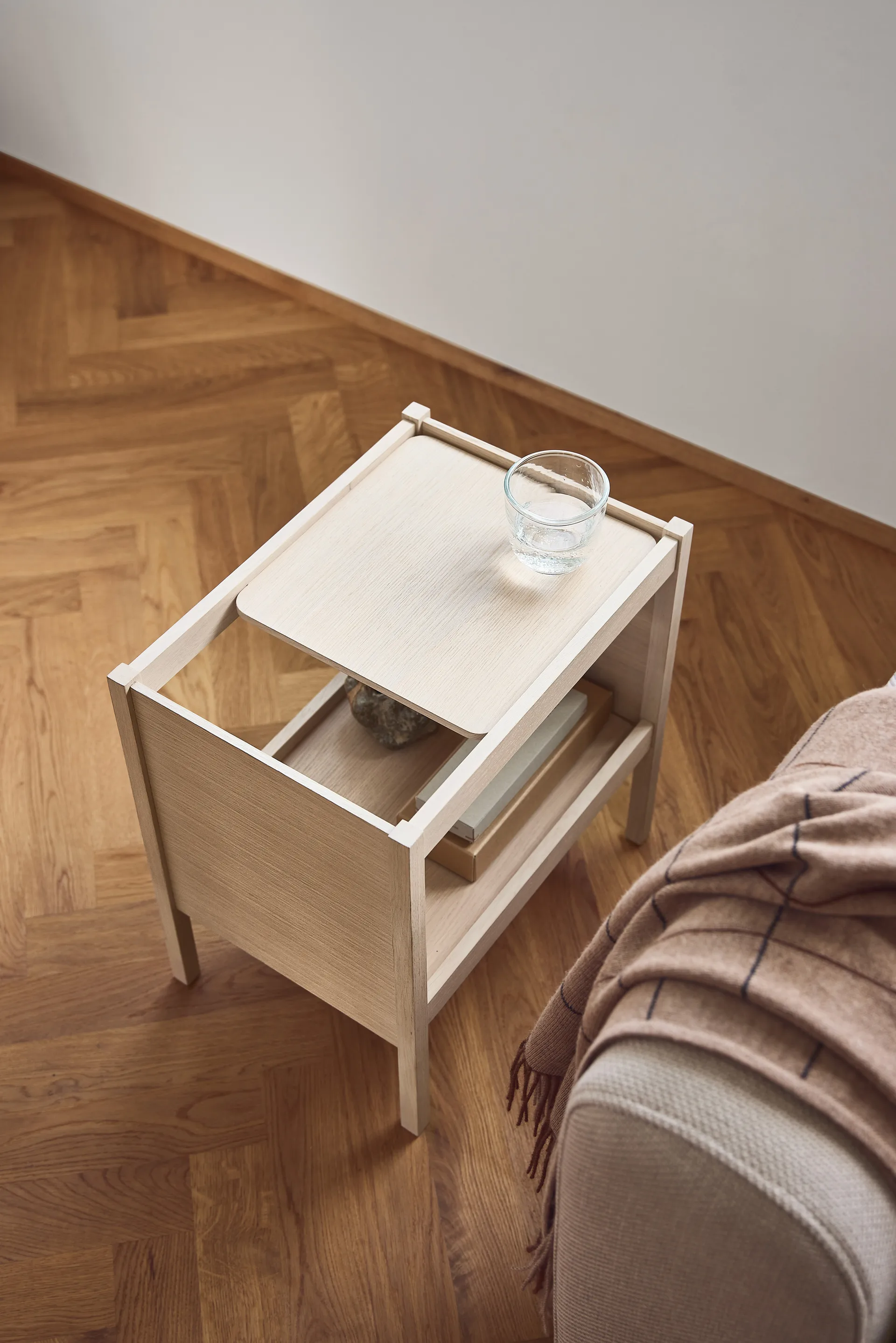 Mesa auxiliar Journal 29x43 cm, Roble blanco Form & Refine