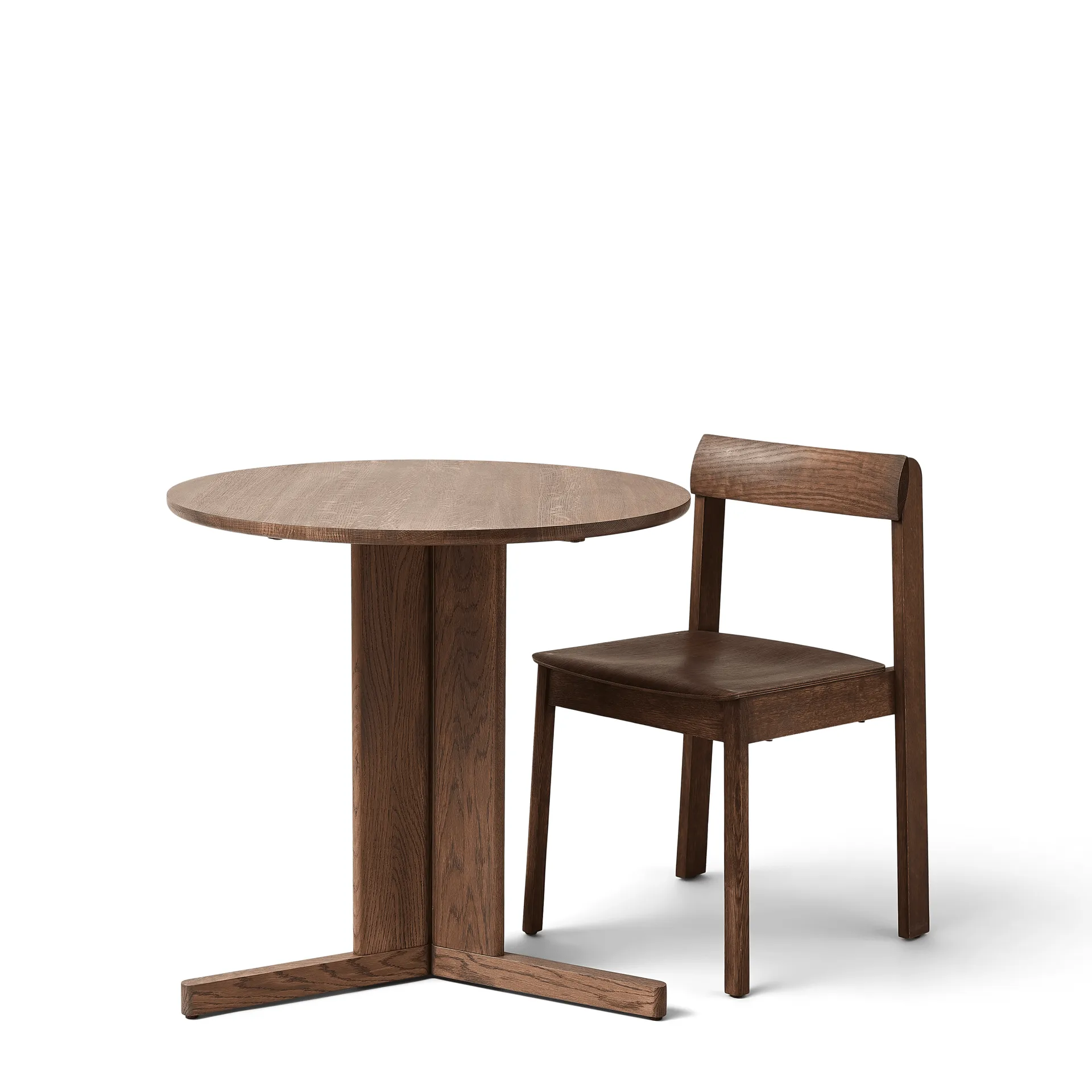 Mesa Trefoil Ø75 cm, Roble ahumado Form & Refine