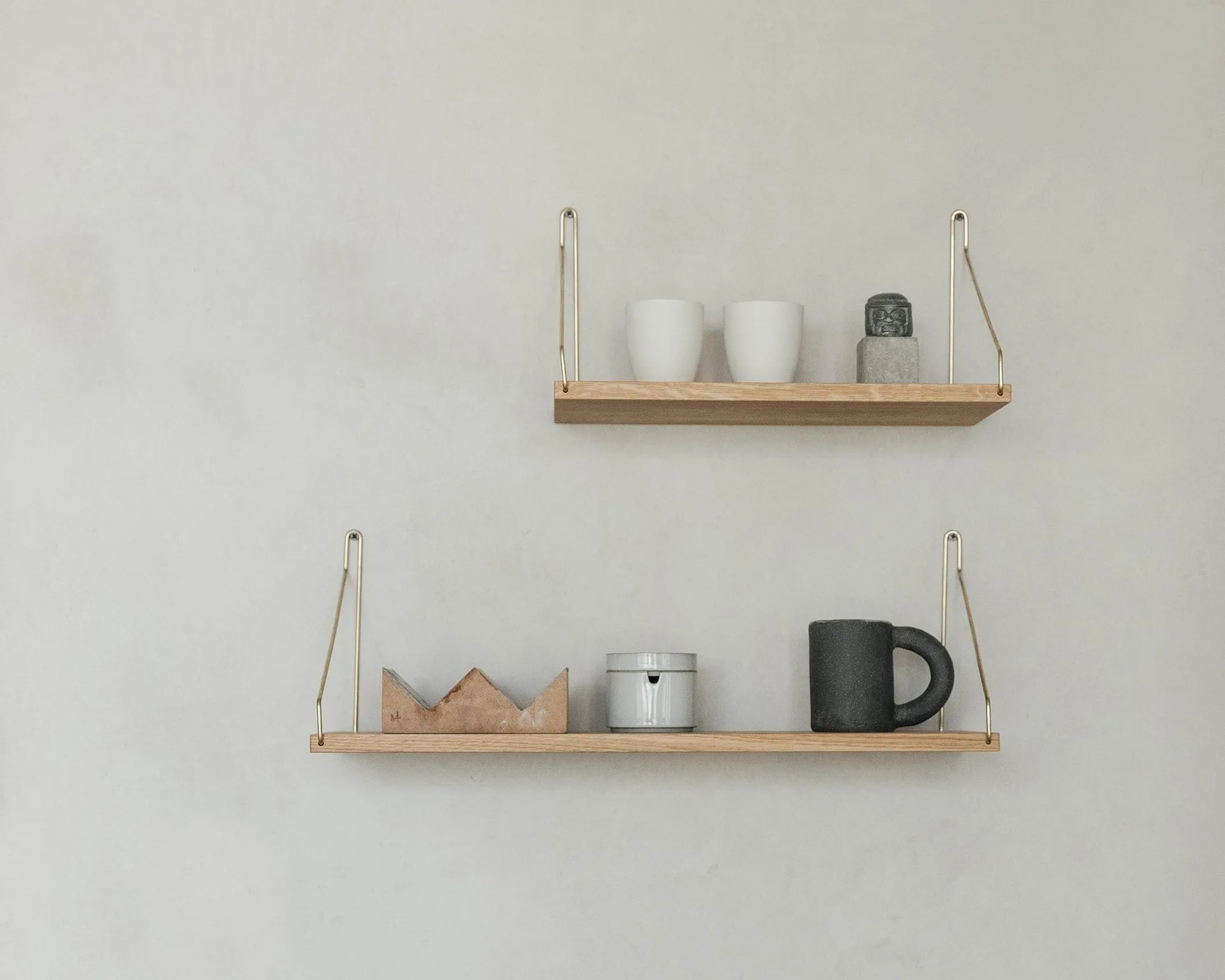 Estante de pared Single Shelf, Roble-latón, 40x20 cm FRAMA