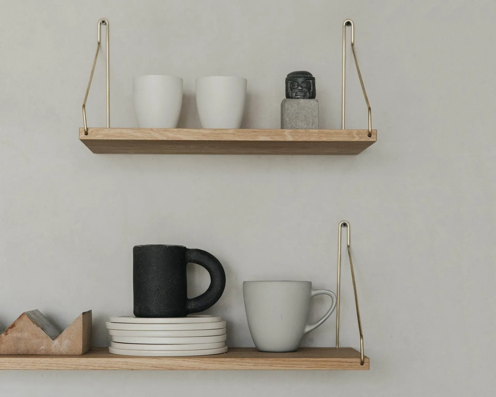 Estante de pared Single Shelf, Roble-latón, 80x20 cm FRAMA
