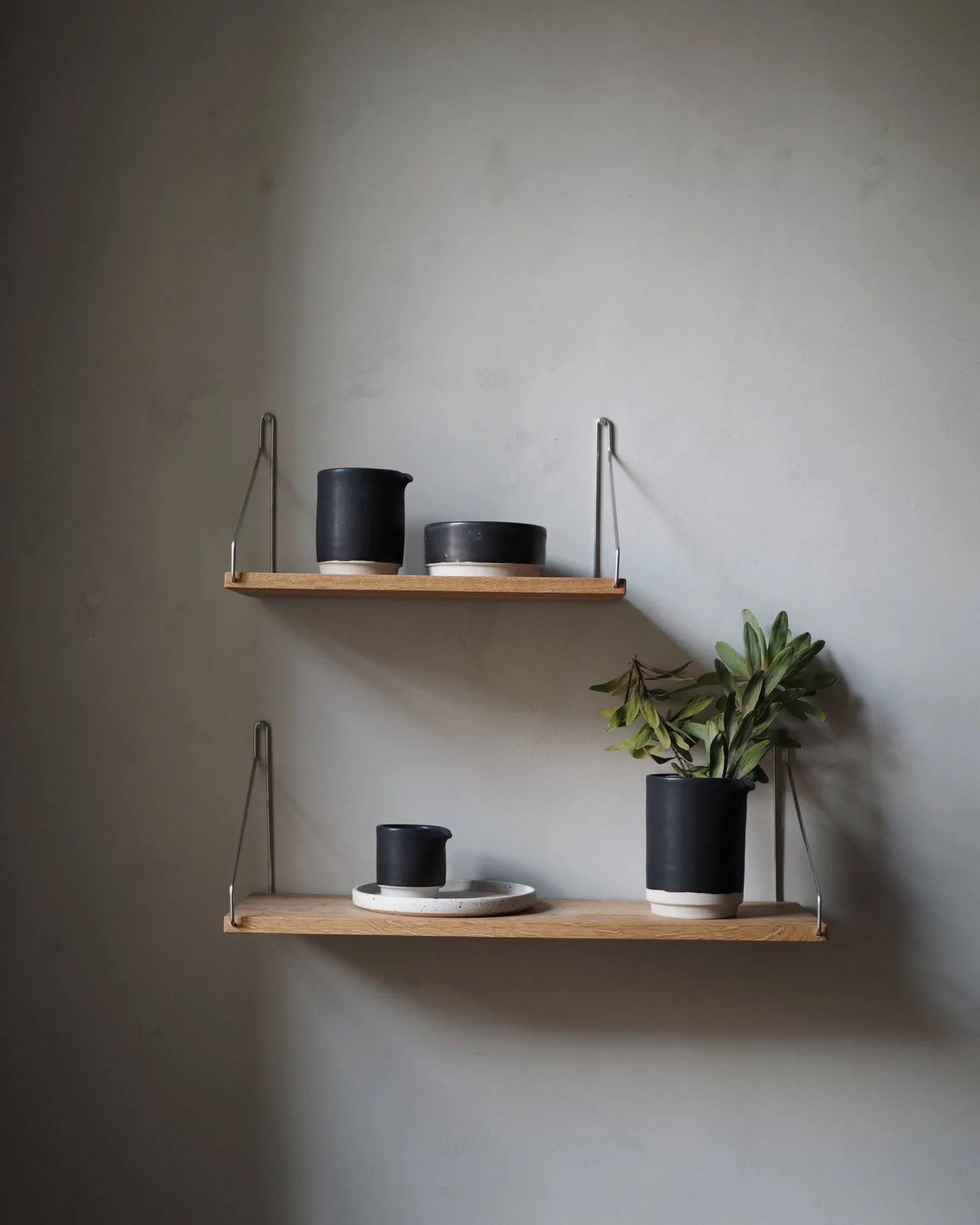 Estante de pared Single Shelf, Roble-negro, 60x27 cm FRAMA