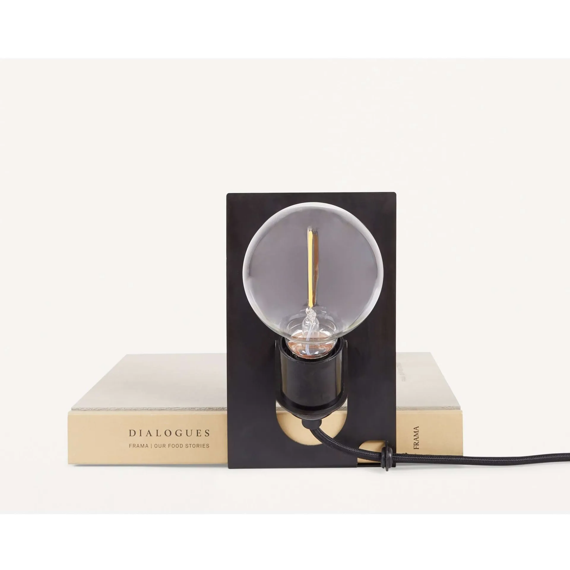 Lámpara de mesa Library Lamp, Negro FRAMA