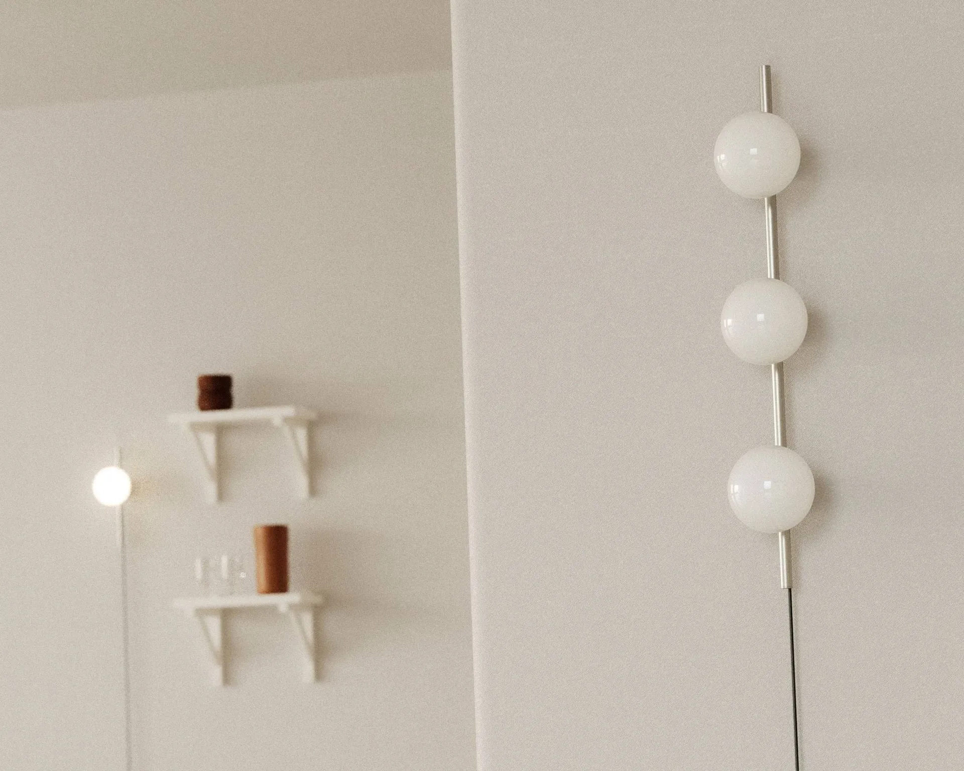 Lámpara de pared Ovoid Single, Acero inoxidable-vidrio opalino FRAMA