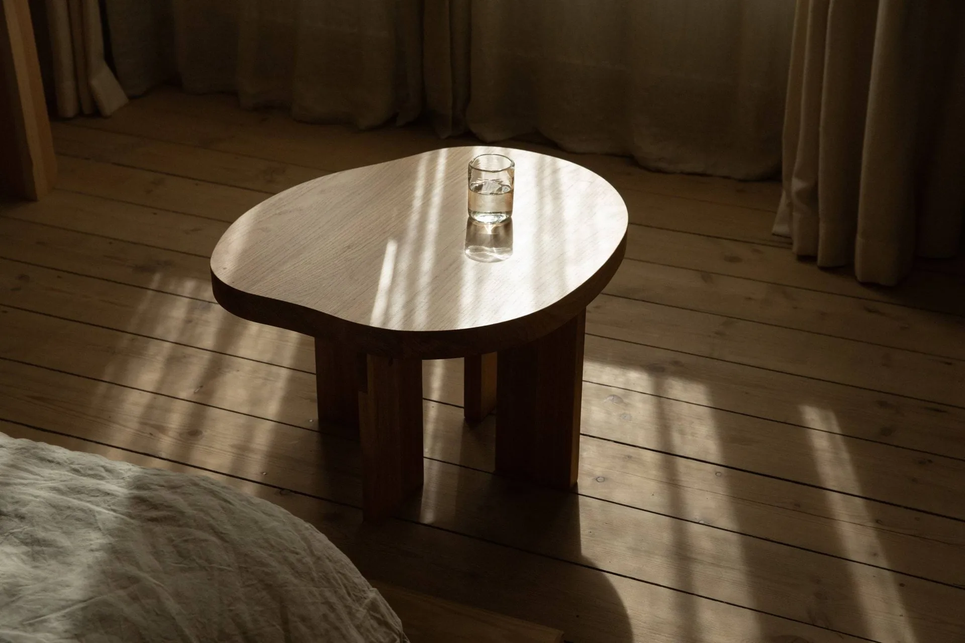Mesa auxiliar Farmhouse, Roble oscuro, 51x55,8x37 cm FRAMA