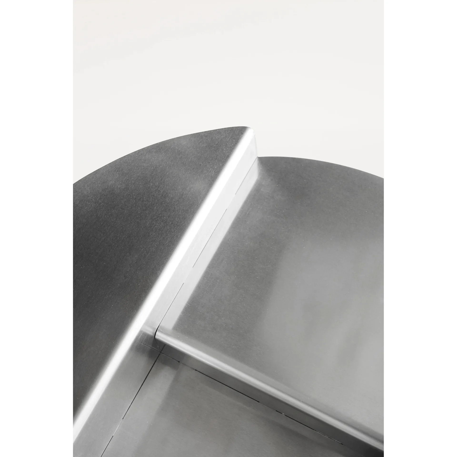 Mesa auxiliar Rivet, Aluminio, Ø51,3x40 cm FRAMA