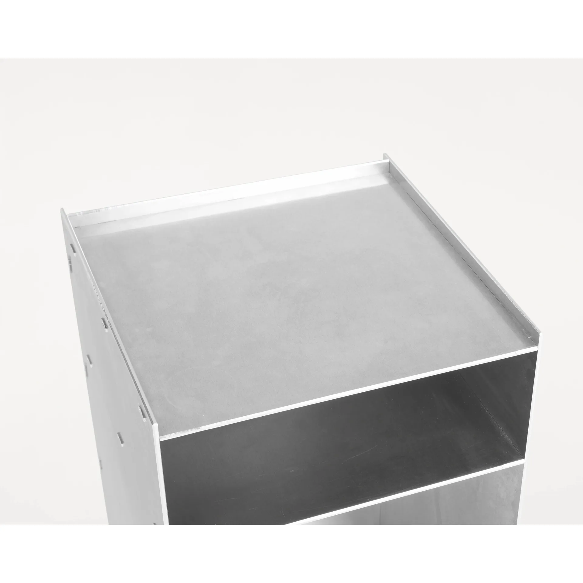 Mesa auxiliar Rivet Cart con ruedas, Aluminio, 32,8x33,8x65 cm FRAMA