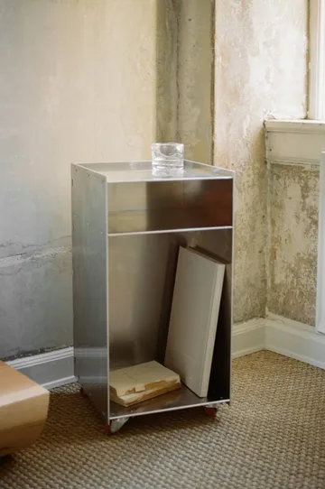 Mesa auxiliar Rivet Cart con ruedas - Aluminio, 32,8x33,8x65 cm - FRAMA