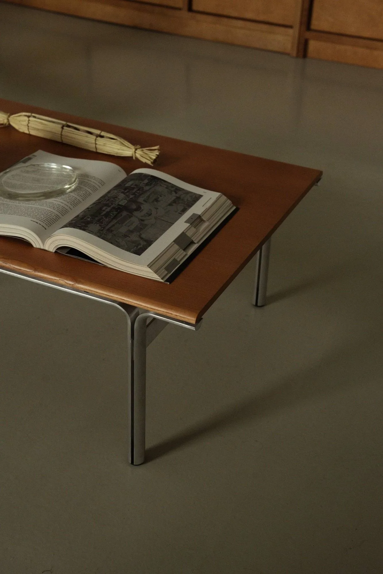 Mesa de centro Union, Aluminio-fresno marrón cálido, 97x60x34,5 cm FRAMA