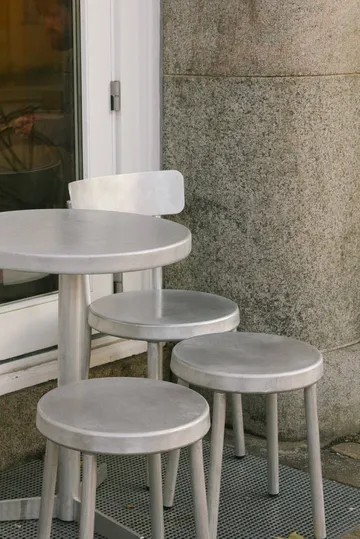 Mesa de comedor Tasca Table - Aluminium, small, Ø58x75,5 cm - FRAMA