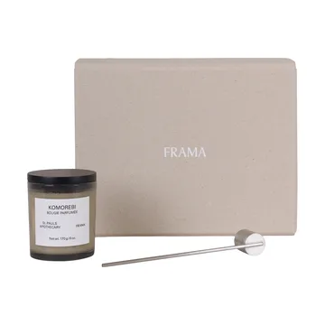 Set de regalo FRAMA con vela aromática + apagavelas - Komorebi - FRAMA