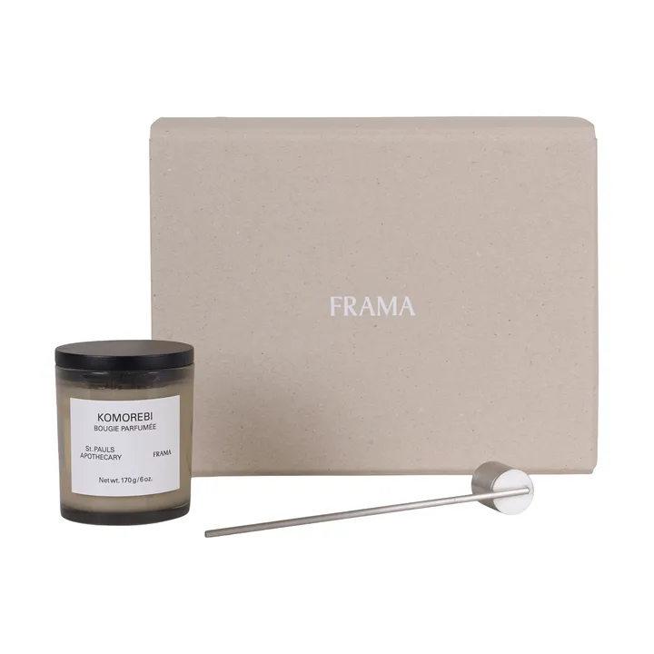 Set de regalo FRAMA con vela aromática + apagavelas - Komorebi - FRAMA