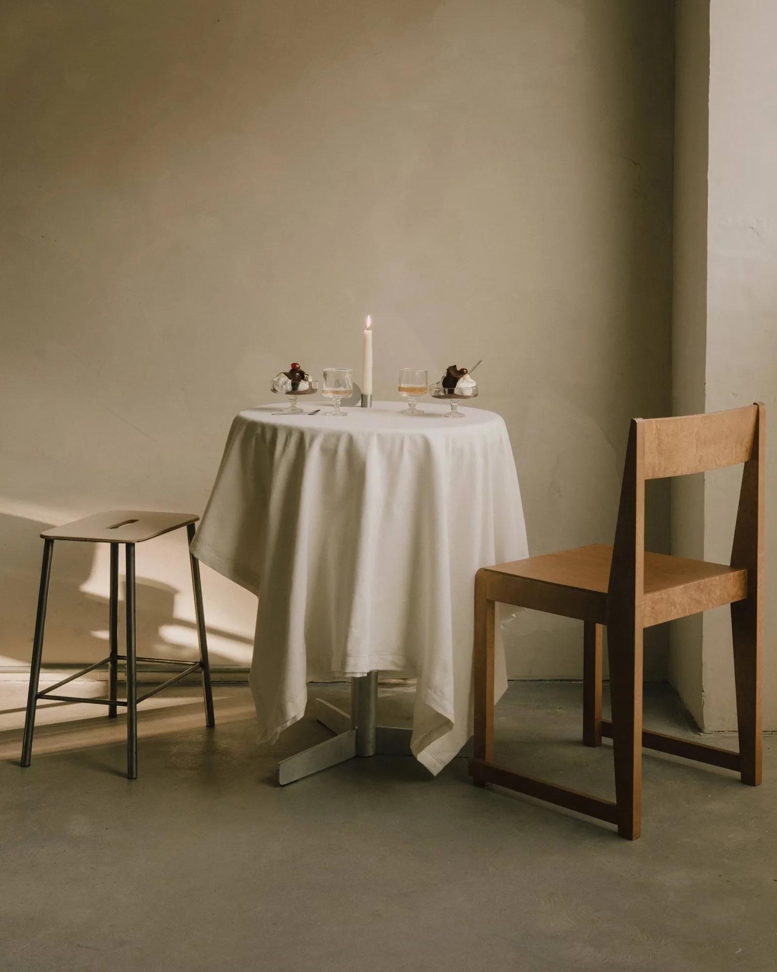 Taburete Adam, Raw steel-natural leather, H:65 cm FRAMA