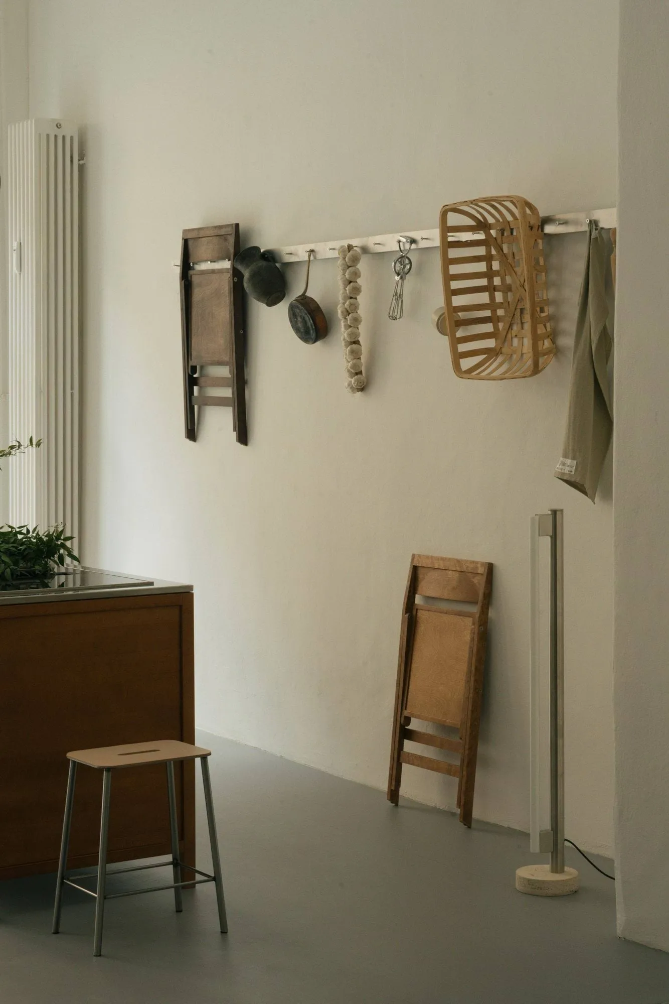 Taburete Adam, Raw steel-natural leather, H:65 cm FRAMA
