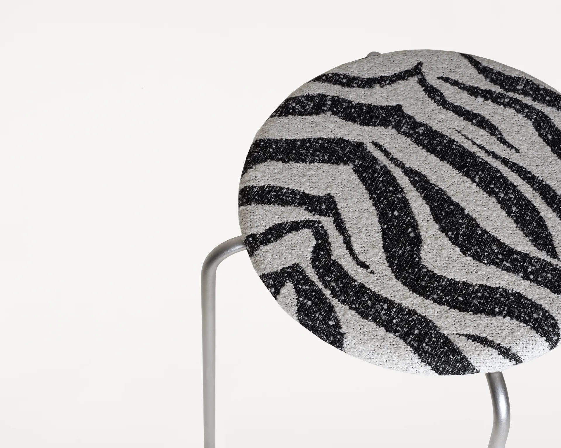 Taburete redondo Petit Rond, Acero inoxidable-tela Zebra FRAMA