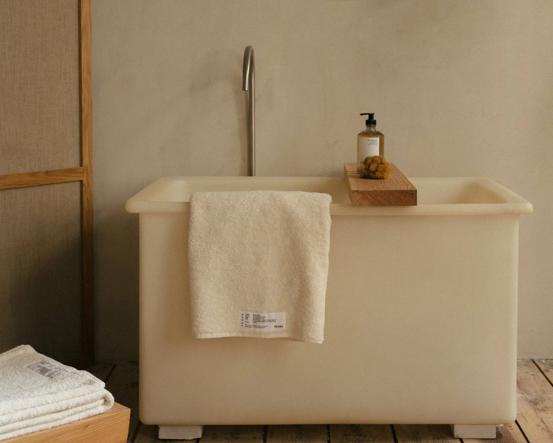 Toalla de baño Heavy Towel 150x100 cm, Bone white (blanco) FRAMA
