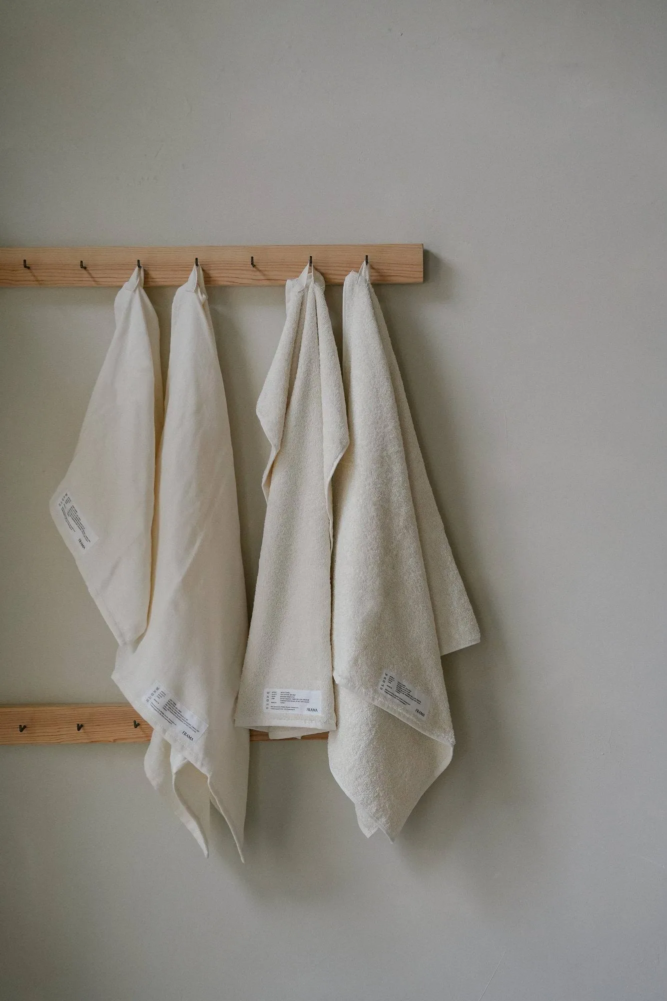 Toalla de baño Heavy Towel 150x100 cm, Bone white (blanco) FRAMA