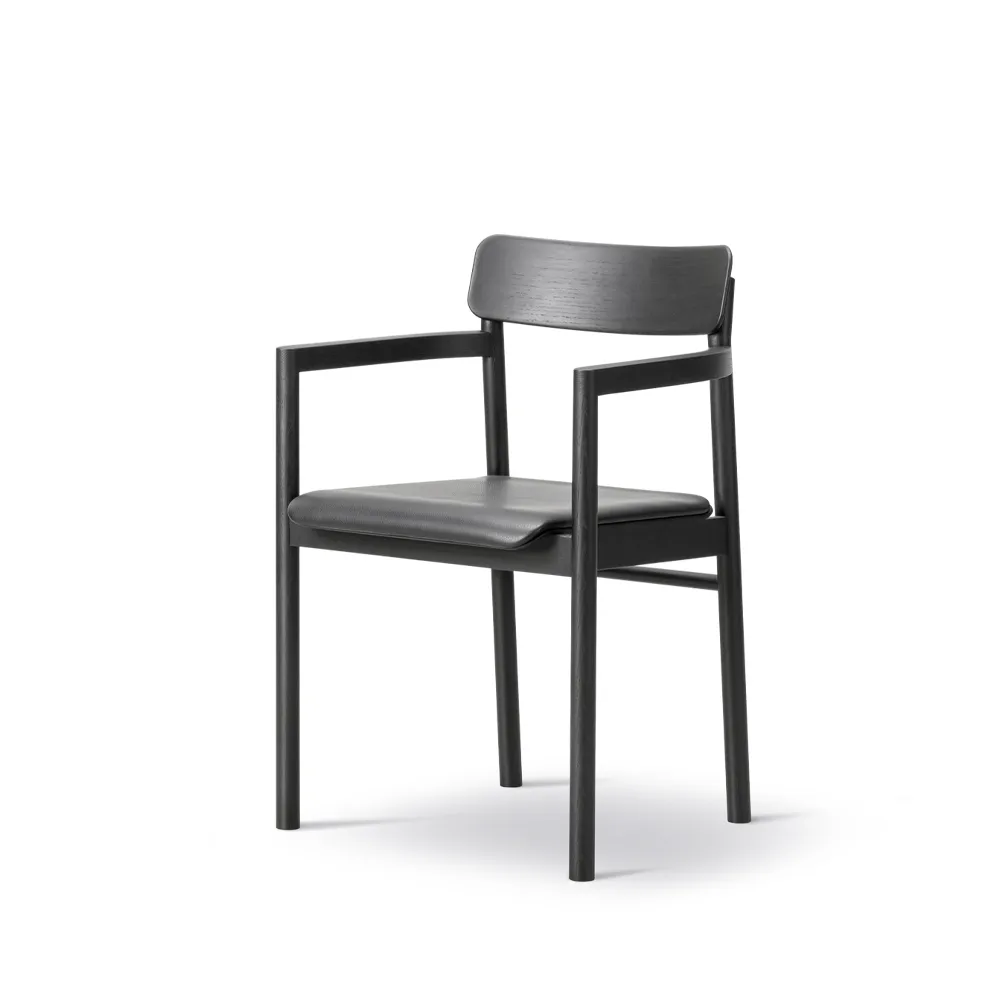 Butaca con reposabrazos Post 3446, Piel premium 88 - roble lacado negro Fredericia Furniture