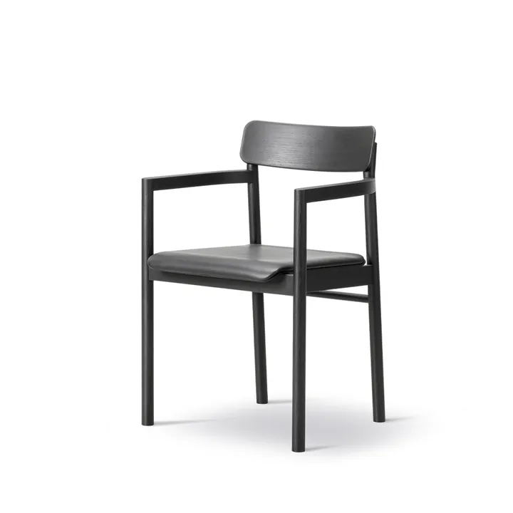 Butaca con reposabrazos Post 3446 - Piel premium 88 - roble lacado negro - Fredericia Furniture