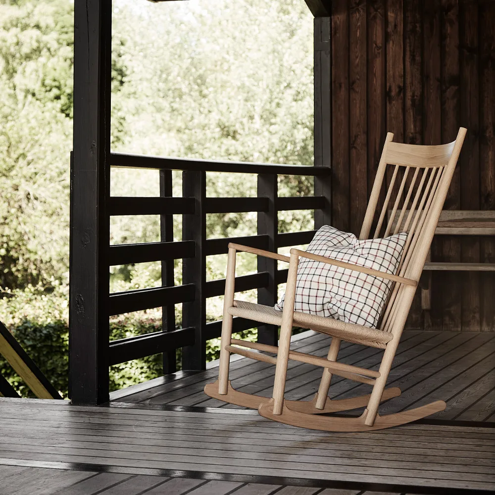 Mecedora J16, Natural - roble lacado negro Fredericia Furniture