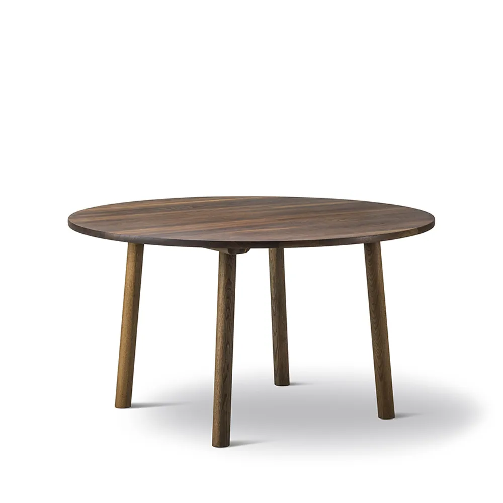 Mesa Taro 6121, Roble ahumado, ø120 cm Fredericia Furniture