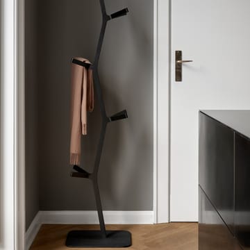 Perchero Nara - Fresno teñido negro - acero lacado negro - Fredericia Furniture