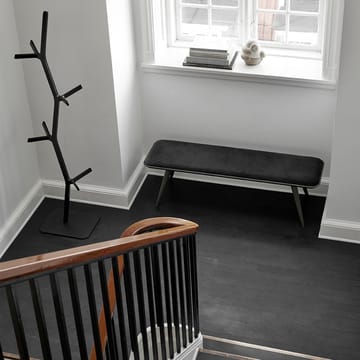 Perchero Nara - Fresno teñido negro - acero lacado negro - Fredericia Furniture