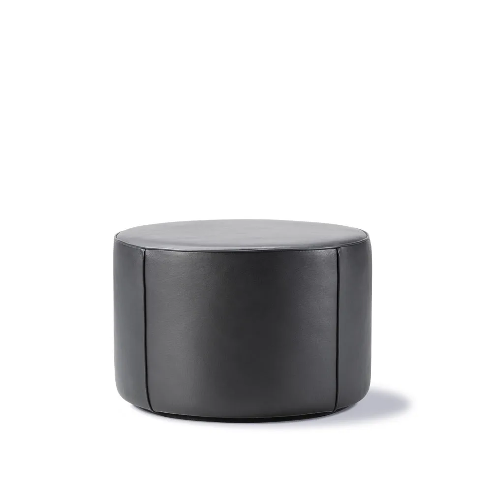Puf Mono , Cuero omni 301 black - Ø55 cm Fredericia Furniture