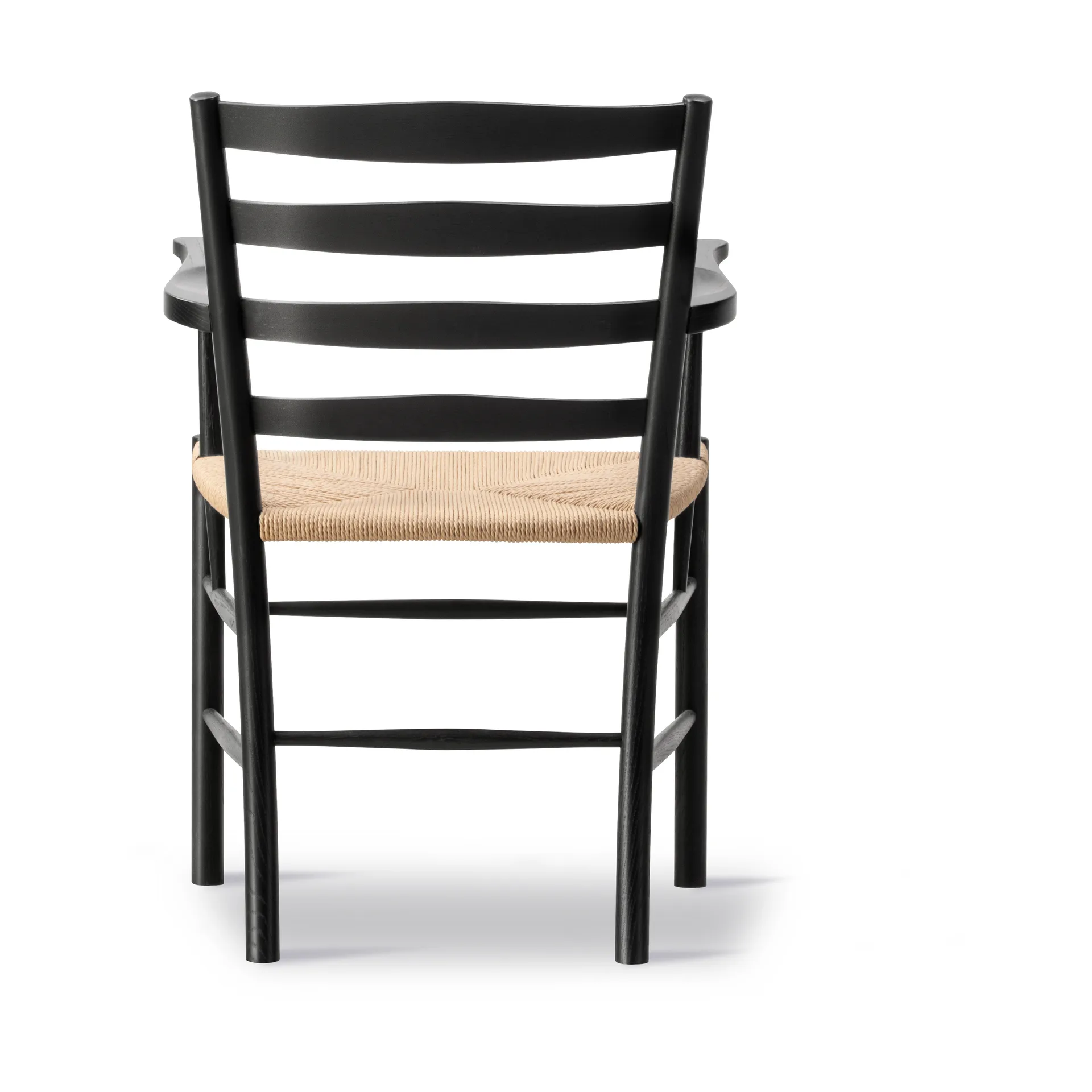Silla con reposabrazos Klint, Trenzado natural - roble pintado negro Fredericia Furniture
